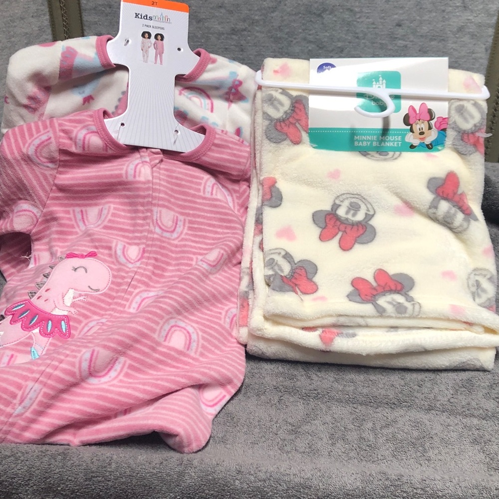 Pink 2 pack sleepers and Minnie Mouse Blanket bundle. NWT